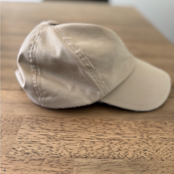 Burberry Check Pattern Cap - Picture 5 of 8